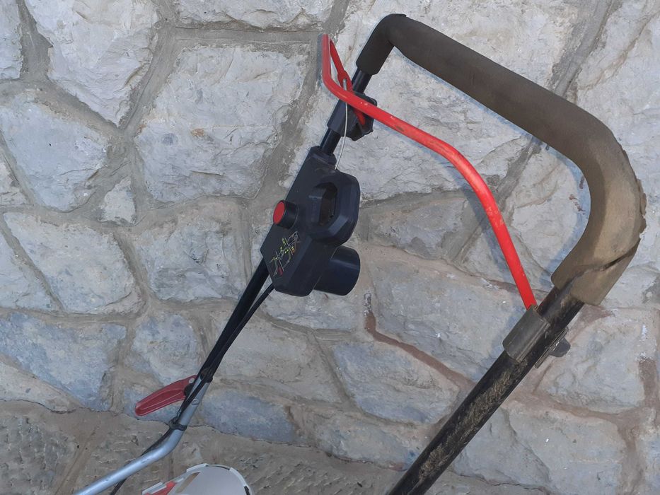 Máquina corta relva para peças