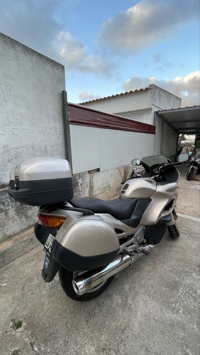 Vendo mota honda Deauville 650cc ano 2000 35 km