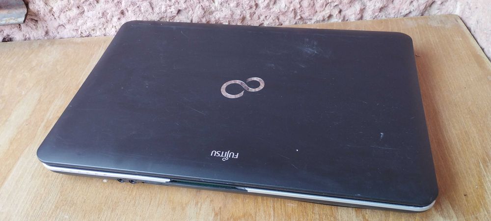 Ноутбук Fujitsu LifeBook a 512 на відновлення або на запчастини