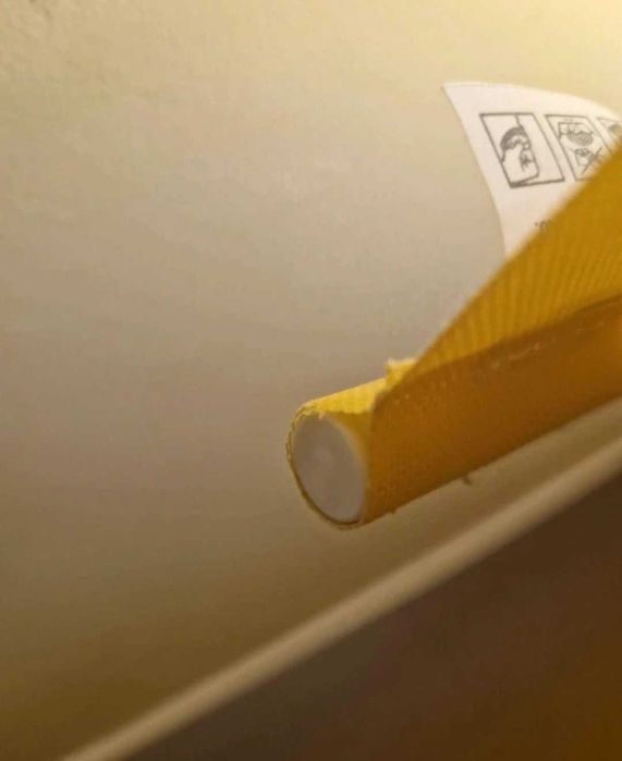 Estore de rolo amarelo