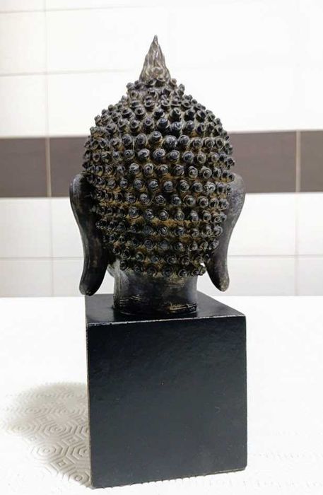 Estatueta decorativa com cabeça de Buda