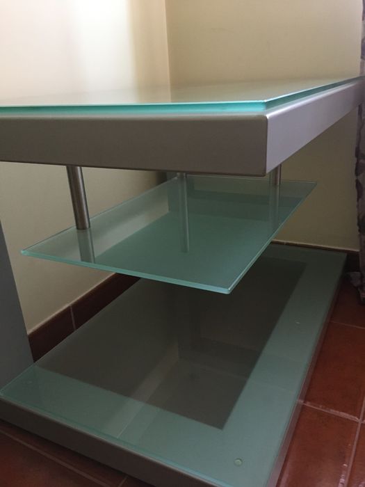 Mesa de tv, moderna e resistente