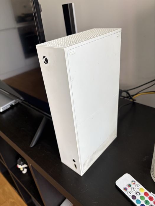 Xbox Series S 512GB + 2 Comandos Originais — Excelente Estado