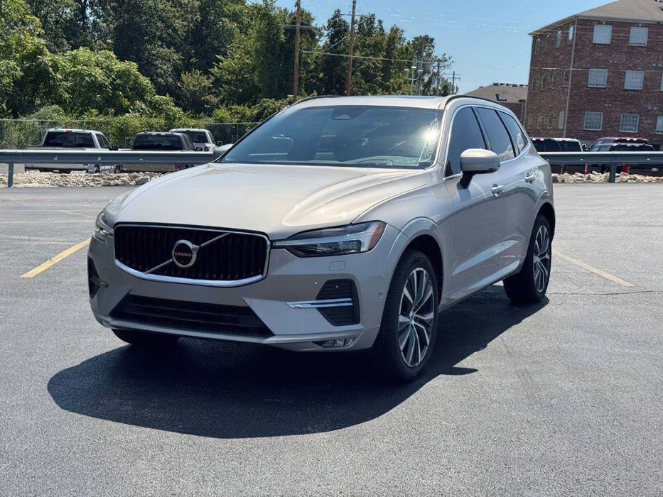 Volvo XC60 B5 Momentum      2022