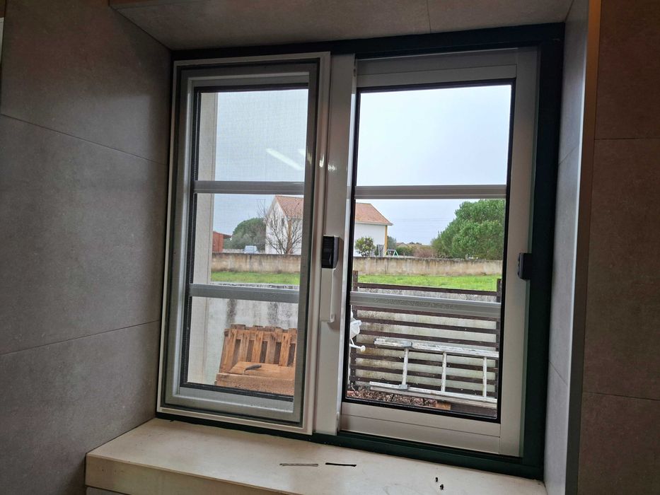 Vendo Janelas de Alumínio c/vidro Duplo - 2 de correr e 1 Sacada
