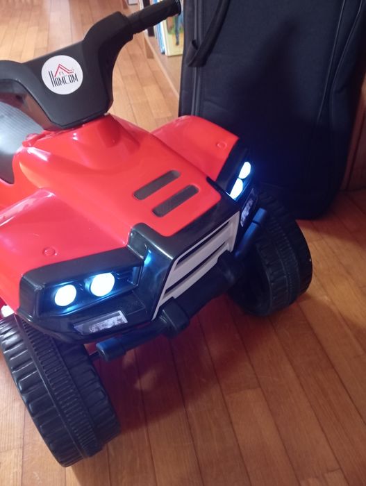 Carro eléctrico com capacete