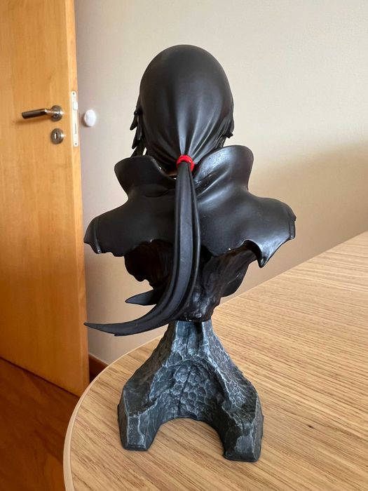 Busto da figura Itachi