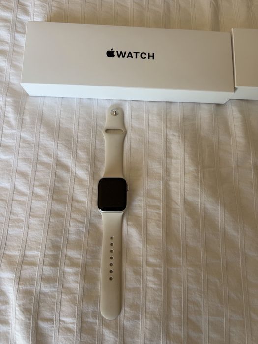 2 Apple Watch SE 3