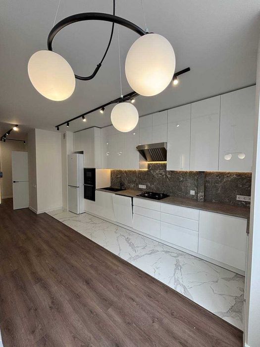 Трикімнатна квартира з ремонтом в центрі міста_M