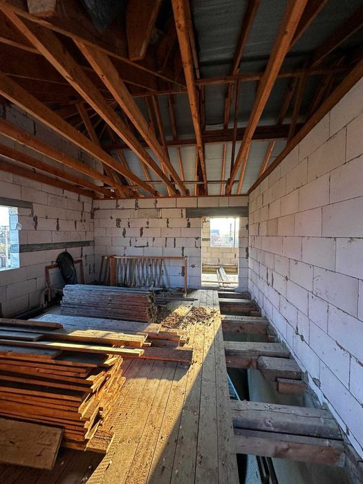 Продається 2 будинки в смт. Буштино