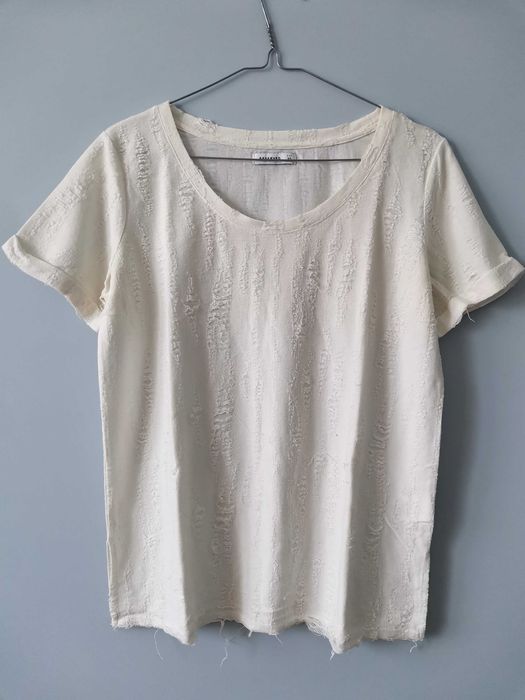 T-shirt z przetarciami