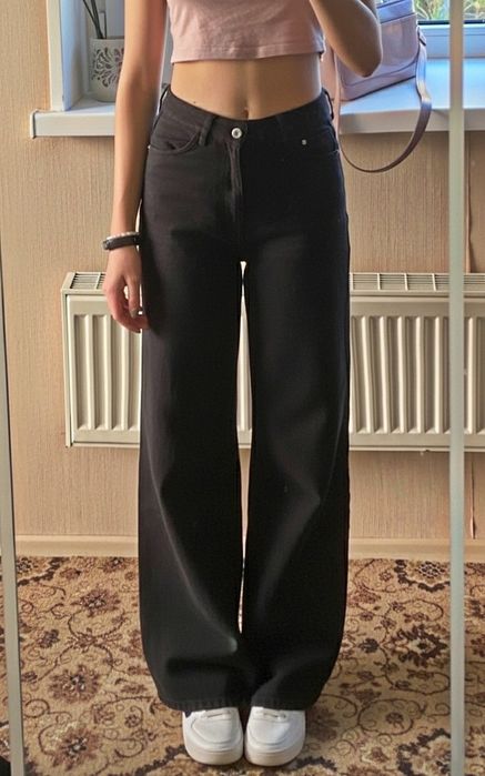 базовые чёрные джинсы bershka