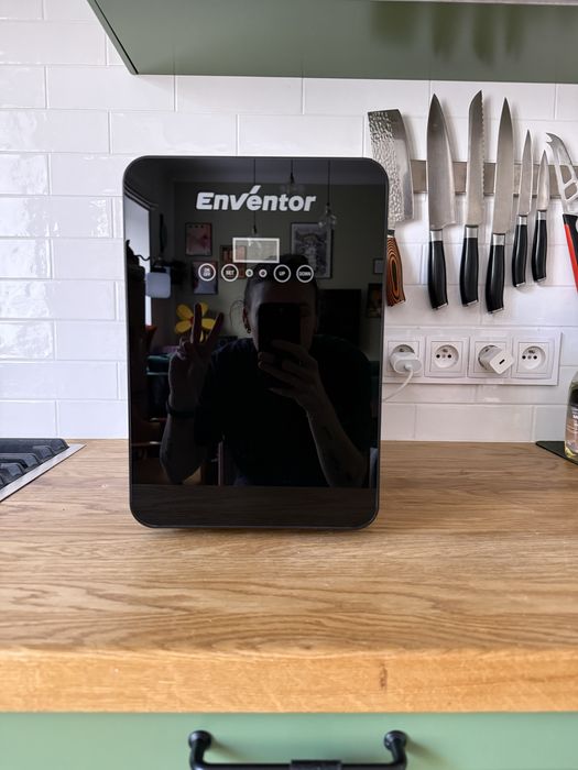 Mini lodówka turystyczna Eventor 10l z wyświetlaczem temperatury LCD