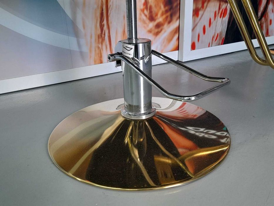 Cadeira Hidráulica Dourada e Preta Novas