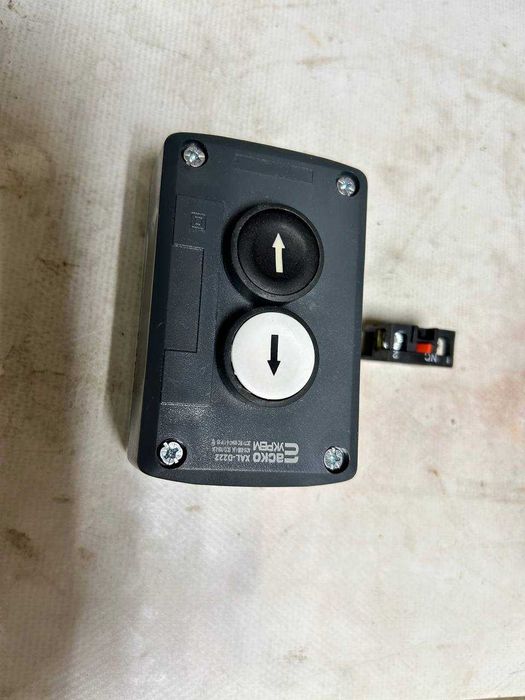 Кнопка пост двомісний верх вниз (можна зробити як стоп старт)