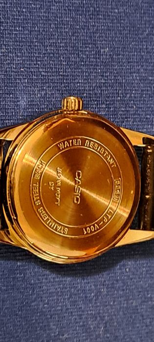 Relógio Casio para Senhora bracelete em couro preto
