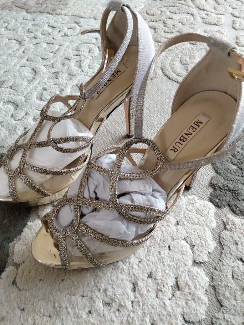 Sandalias cerimonia douradas 2025