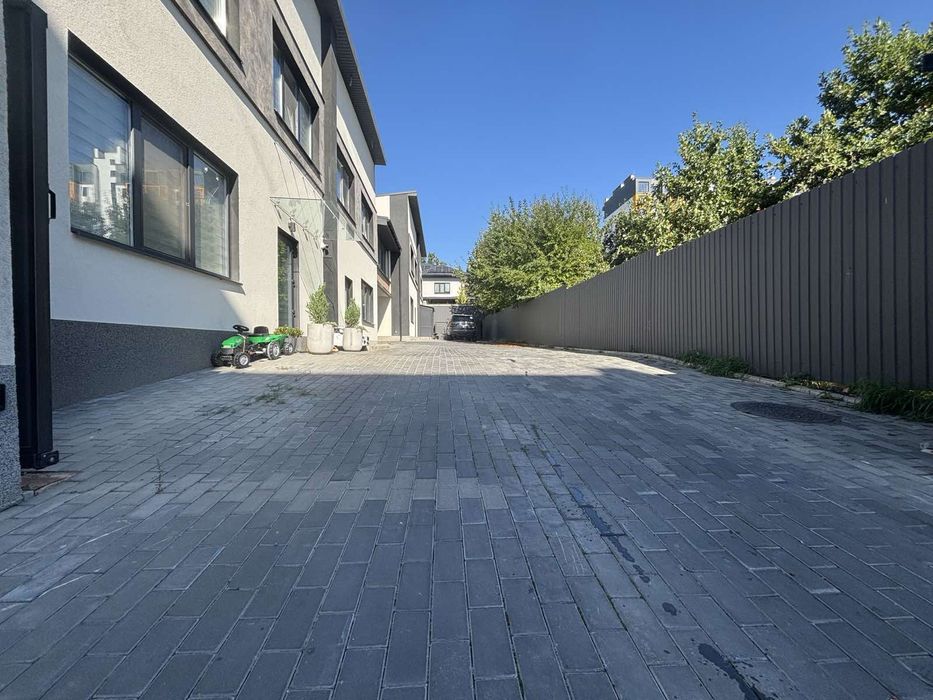 Продаж таухауса в топ локації без комісії для покупця