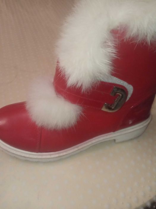 Продаж чобітків .