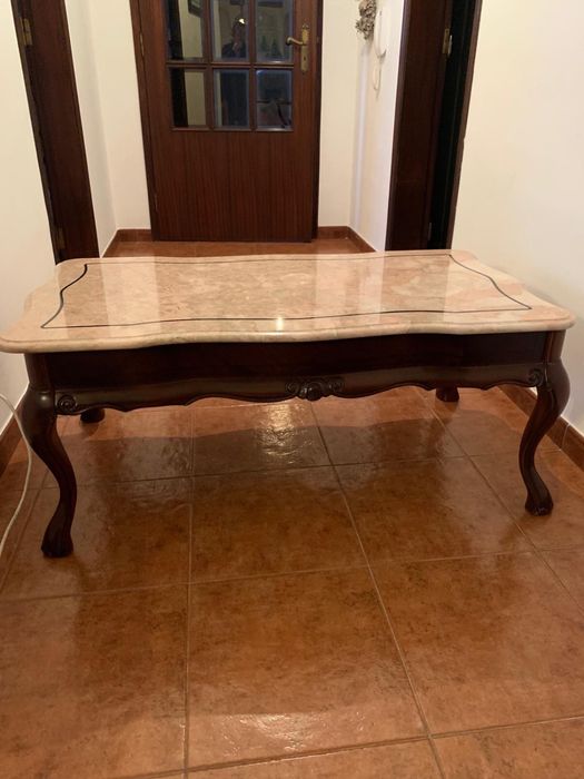 Mesa de centro c/ tampo de pedra