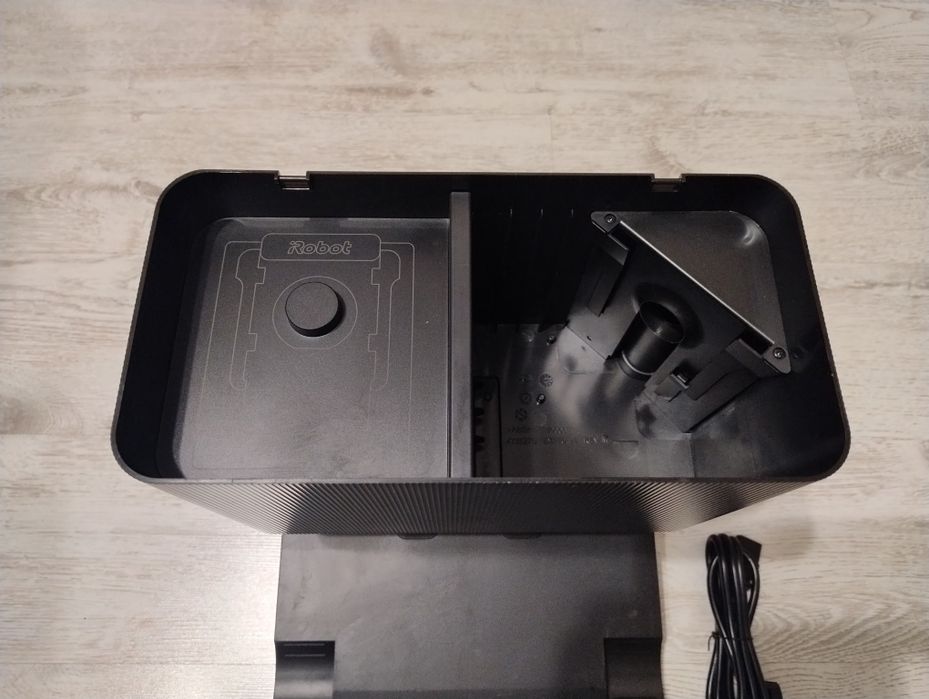Stacja Clean Base Irobot Roomba J5+J7+J9+ (Bez Pokrywy) USZKODZONA
