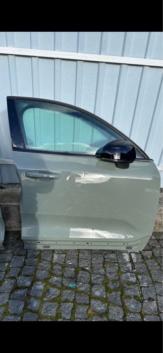 Кавролін Volvo C40 2022 року