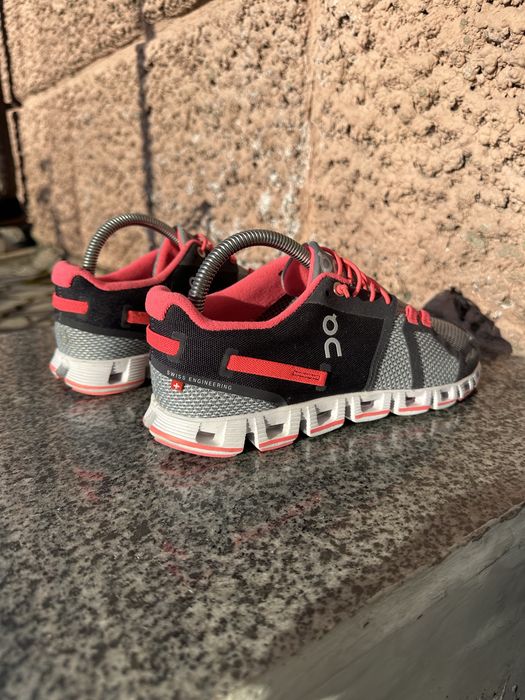 On Cloud  Running Swiss Engineering  кросівки оригінал