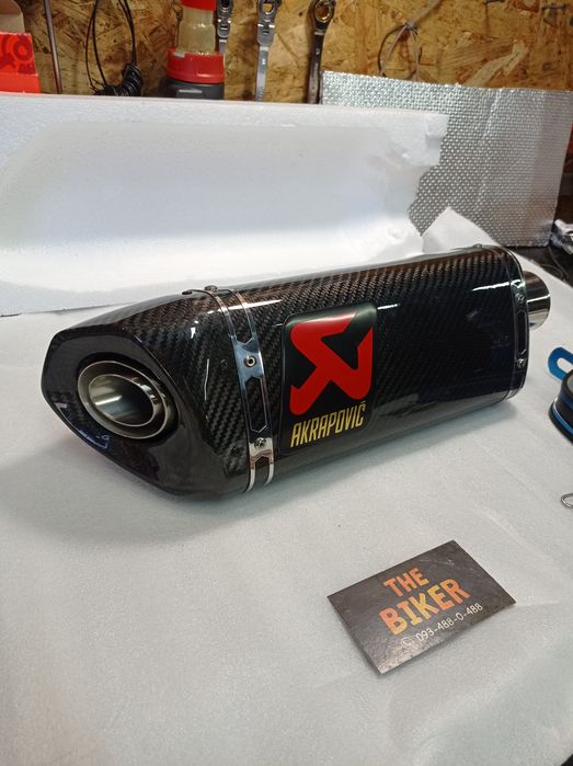 Продам вихлоп AKRAPOVIC carbon