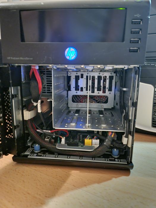HP  MikroServer  сервер