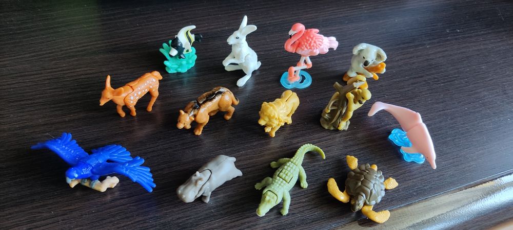 Figurki Kinder natoons 13 szt jak nowe