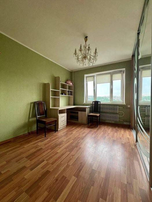 Продам 3 комнатную квартиру на Защитников Украины (87574)