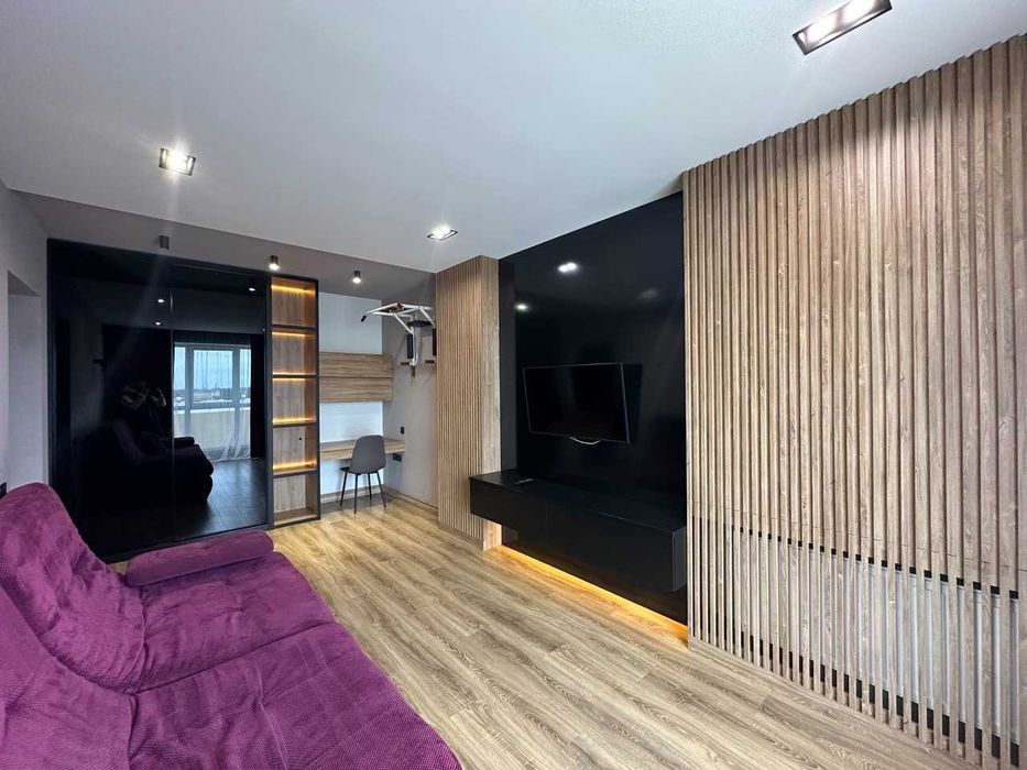 Продам двокімнатну квартиру на Щасливому