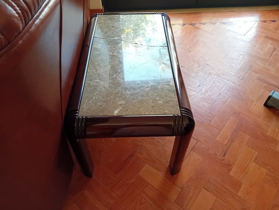 Mesa de centro em madeira maciça