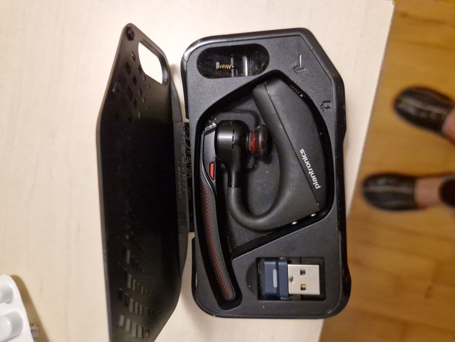 гарнітура -  Bluetooth   Plantronics Voyager 5200 UC