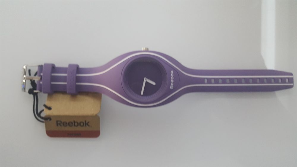 Vendo relógio em quartzo de silicone Serenity Reebok novo,sem garantia