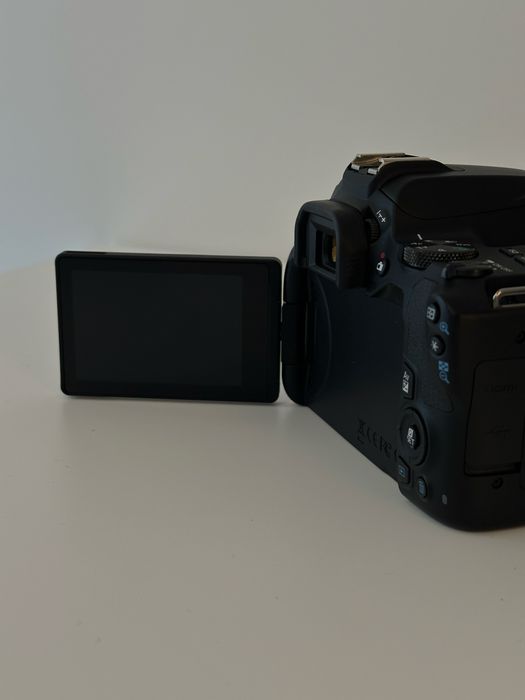 Canon EOS 250D + Lentes e Acessórios