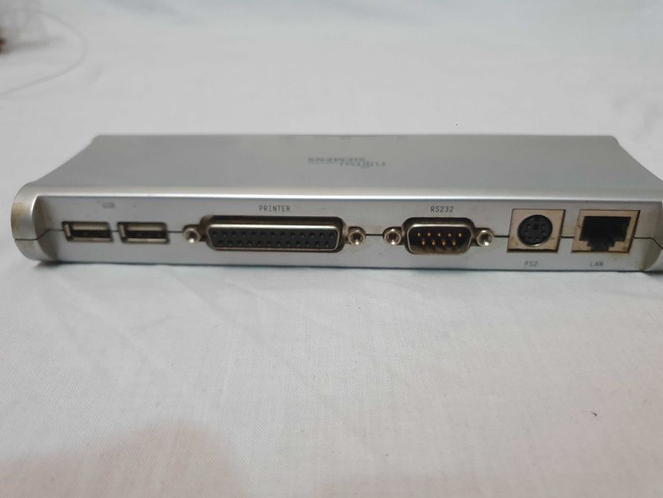 Набор переходников для розеток разных стран.