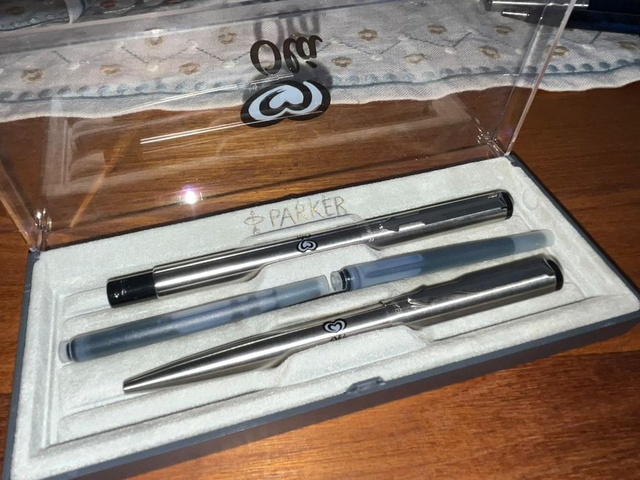Caneta Esferografica e de tinteiro recarregável