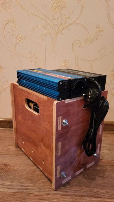 1344 вт*ч зарядная станция:  аккумулятор LiFePO4 + зарядка + инвертор