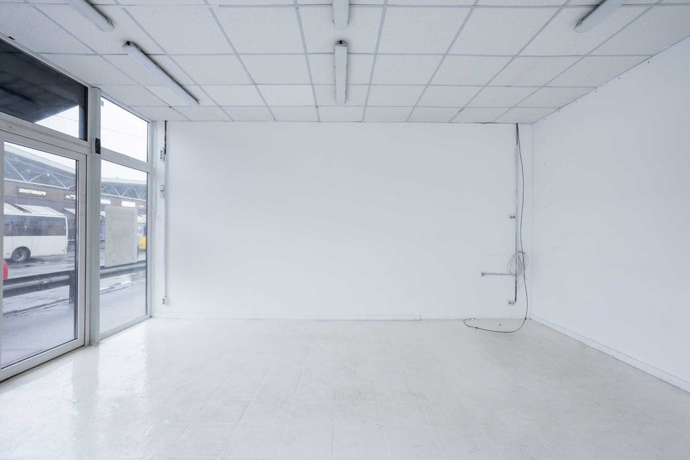 Фасадне приміщення МЕТРО ЛІСОВА. БАZАR. МАЯк