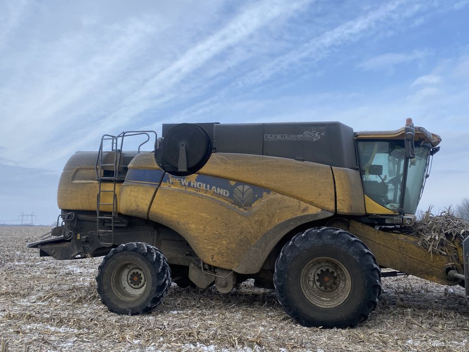 Комбайн New Holland CX 8080. Ню Холанд 8080. Комбайн.