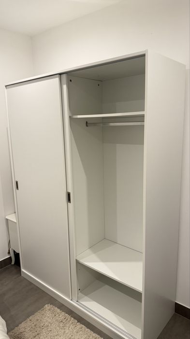 Roupeiro 2 portas de correr ( novo - 1 mês de uso ) PREÇO PARA VENDER HOJE