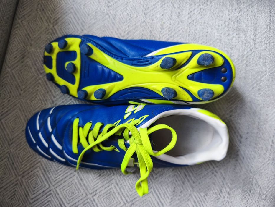 Buty piłkarskie korki huari rozmiar 40