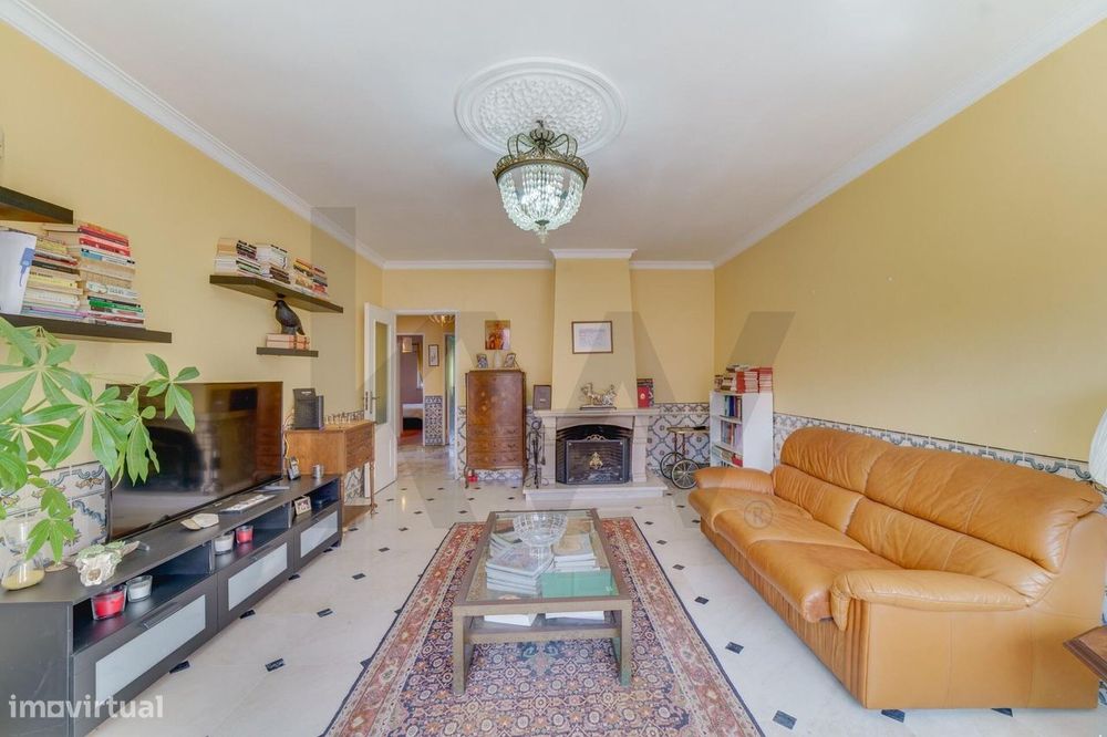 Apartamento T2 em Monte Abraão: Espaço, Luz e Conforto — Massamá E Monte Abraão, Lisboa