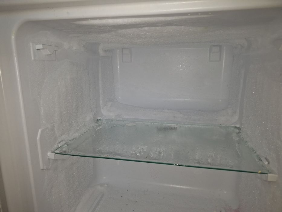Продам холодильник Indesit LI6 S1 W