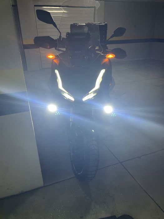 Honda ADV 350.