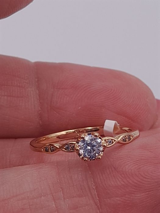 Delikatny pierścionek pozłacany Xuping Rozmiar 7