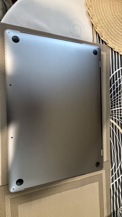 Macbook Pro Retina i9 64GB 1TB Radeon Pro 5500