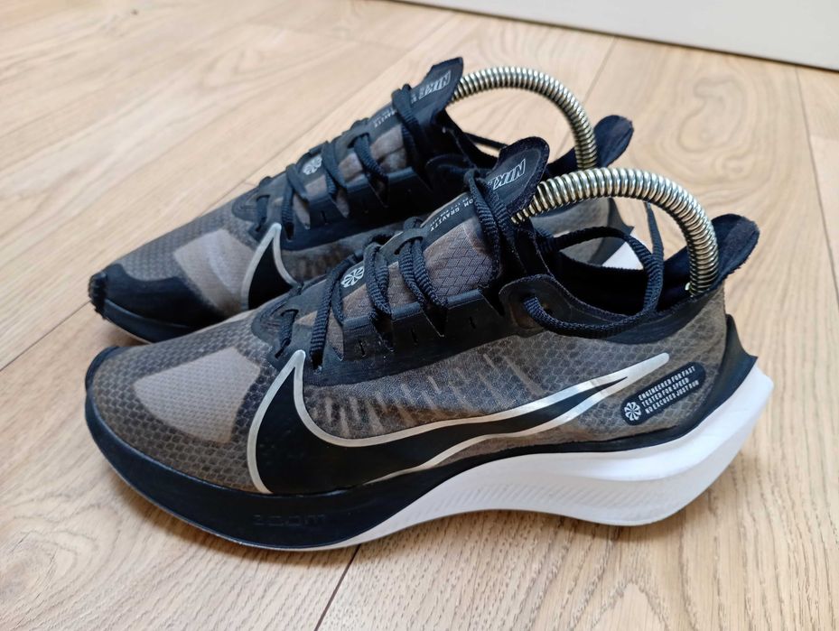 Buty do biegania Nike Zoom Gravity - rozmiar 38,5