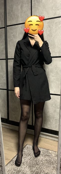 Чорна сукня модного дизайну